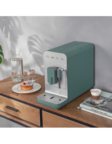 MACCHINE CAFFE' ESPRESSO: vendita online SMEG BCC02EGMEU MACCHINA CAFFE'  AUTOMATICA VERDE SMERALDO in offerta