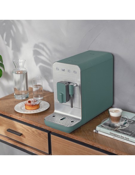 MACCHINE CAFFE' ESPRESSO: vendita online SMEG BCC02EGMEU MACCHINA CAFFE'  AUTOMATICA VERDE SMERALDO in offerta