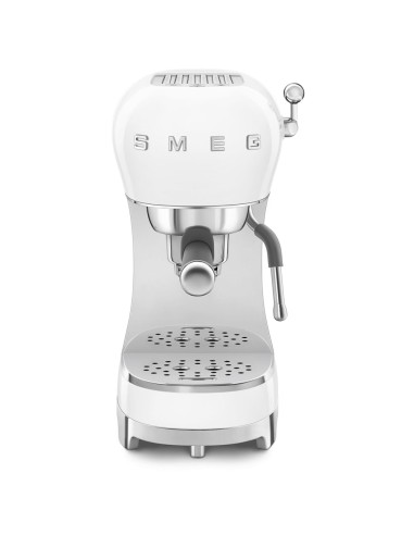 MACCHINE CAFFE' ESPRESSO: vendita online SMEG ECF02WHEU MACCHINA DA CAFFE' ESPRESSO MANUALE BIANCA in offerta