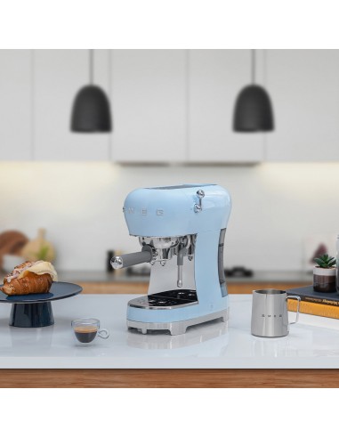 MACCHINE CAFFE' ESPRESSO: vendita online SMEG ECF02PBEU MACCHINA CAFFE' ESPRESSO AZZURRO in offerta