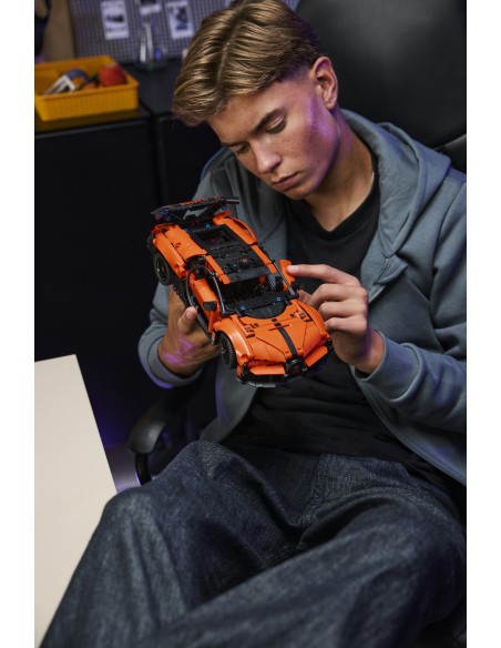 LEGO TECHNIC HYPER CAR BUGATTI CHIRON PUR SPORT