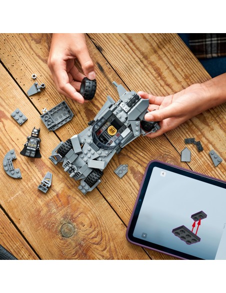 LEGO SUPER HEROES DC BATMAN V      SUPERMAN BATMOBILE