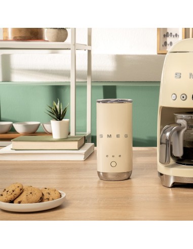 SMEG MFF02CREU MONTALATTE A INDUZIONE 500W CREMA
