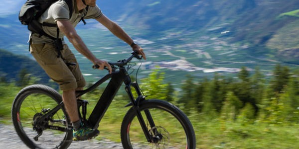 E-bike da montagna: le migliori per affrontare percorsi impegnativi