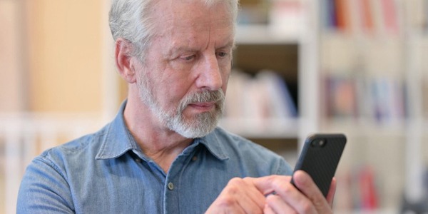 La Tecnologia alla Portata di Tutti: Guida agli Smartphone per Anziani
