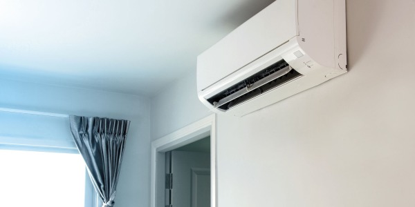 Caldo torrido? Ecco come scegliere tra condizionatore portatile e fisso
