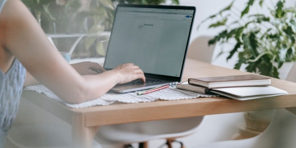 Notebook con schermo antiriflesso: la soluzione per chi lavora e studia molte ore al PC